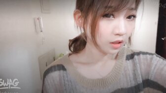 Seduced the repairman and sex in the toilet