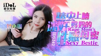 ID5242 Seduced mother's best friend