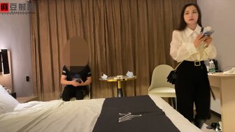Beautiful woman with ponytail rides on cock and makes the man easy to cum
