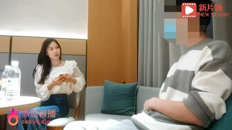 Hookup a elegant and clever girl who discover the camera during sex