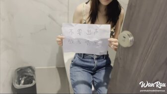 Meet a fair-skin girl in toilet and let's me put my dick in her mouth
