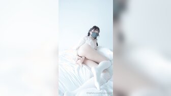 [HK hot girl] Pretty teen girl who has a tight and hairless pussy is masturbating in front of camera