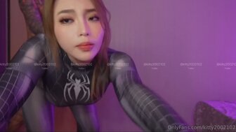 Fucking and cumshot in hot spider-woman's mouth