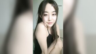 Beautiful live steamer masturbated and loudly moaning