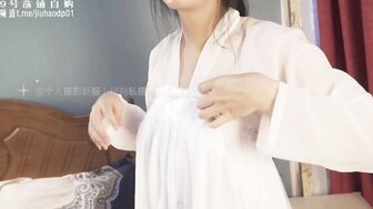 Busty model gave a special service to photographer