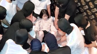 FC2PPV2693660 Gangbang and creampie slender babe[Part2]