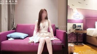 A hot-bodied girl spread her legs and let her boyfriend fuck her all day long, ejaculating inside her during her dangerous period.