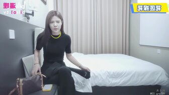 Hookup a 180cm tall supermodel with two incredibly long legs; her vagina can grip my cock