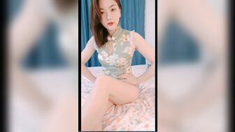Sexy woman wore Cheongsam and sex with boyfriend