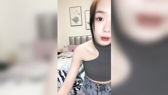 Pretty girl masturbated and feel horny