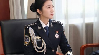 Beautiful policewoman has sex with leader