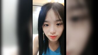 Pretty teen girl gave her boyfriend blowjob and a wonderful sex