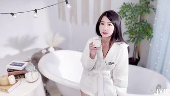 Busty girl seduced in bathtub